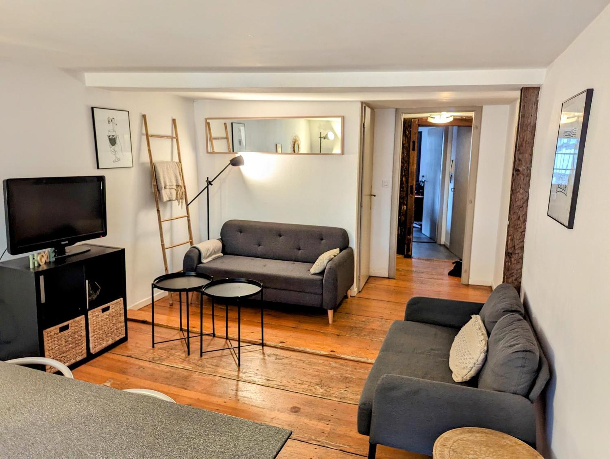 Triplex Place De La Cathedrale Apartment *